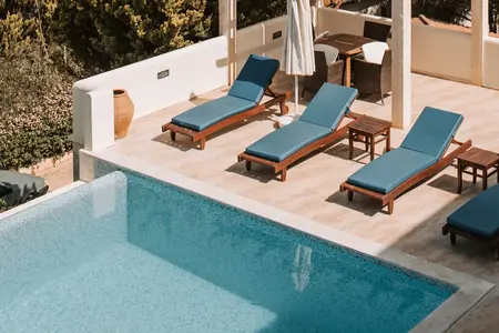 Impermeabilização de estrutura e aplicação de revestimento cerâmico em piscinas
