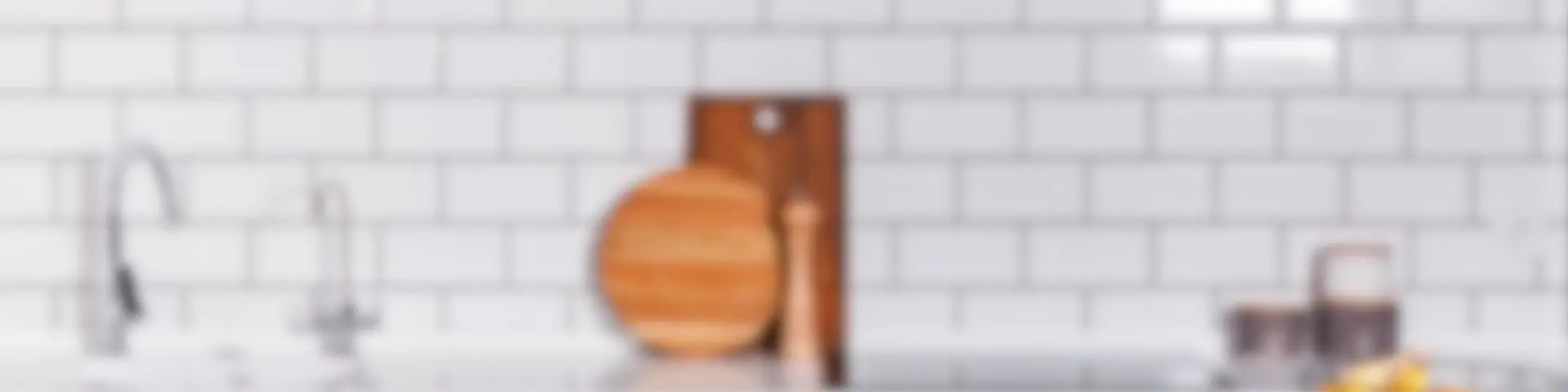 Colagem e betumação de cerâmica