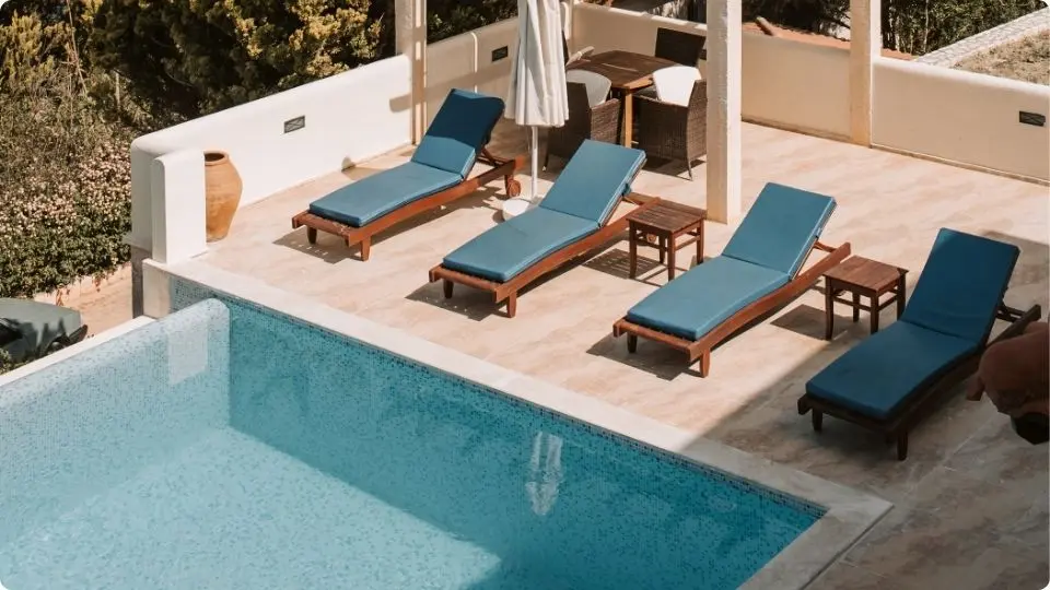 Colagem, betumação e impermeabilização em piscinas